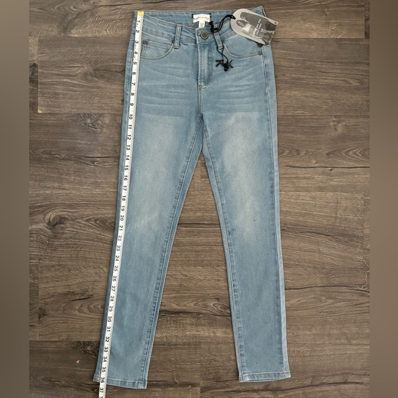 •KENDALL & KYLIE Kotent Mid-Rise Crop Jeans• •NWT•Size 3/4• - Picture 7 of 10